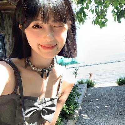 闪耀的她